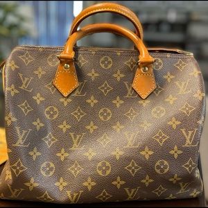 Immaculate Louis Vuitton Speedy 35 with Louis Vuitton shoulder strap